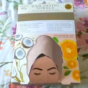 2 Hair Drying Towels